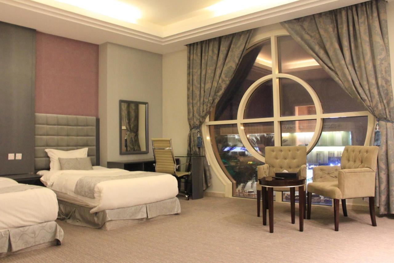 Business Tahlia Riyadh