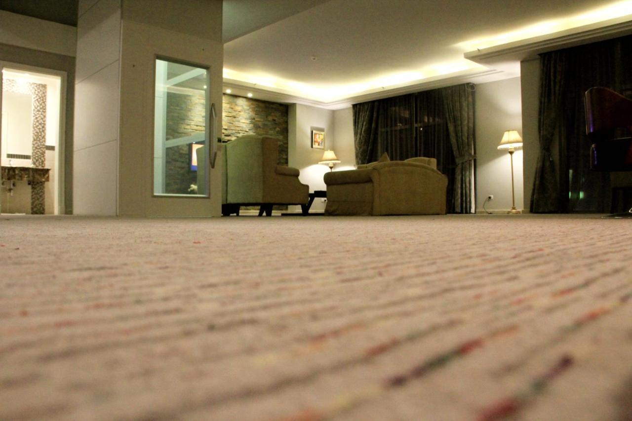 Business Tahlia Riyadh