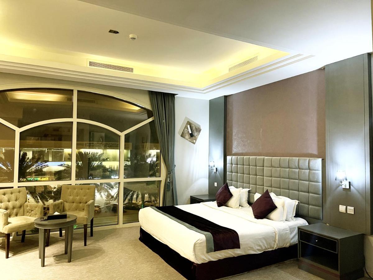 Business Tahlia Riyadh