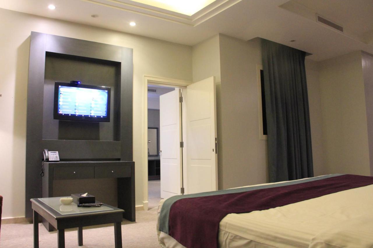 Business Tahlia Riyadh